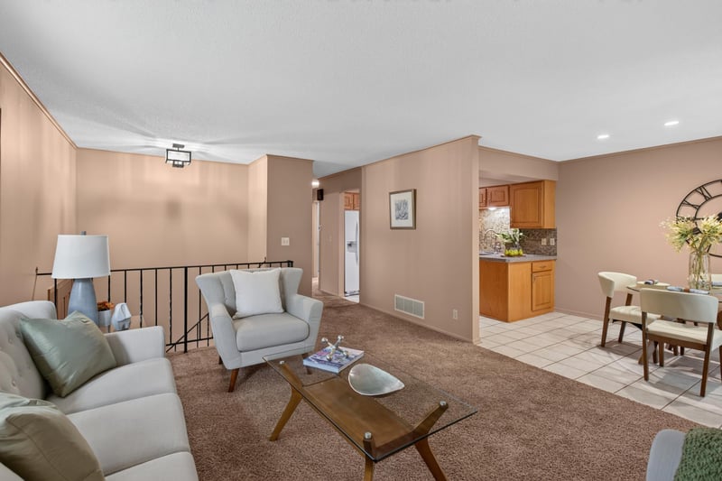 8432 W 100th St, Bloomington, MN 55438
