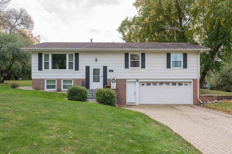212 Regency Rd, Le Sueur, MN 56058
