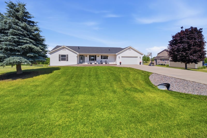 1090 Cedar Ridge Ln SW, Oronoco, MN 55960