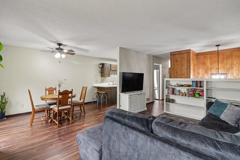 4490 Woodgate Point, Eagan, MN 55122
