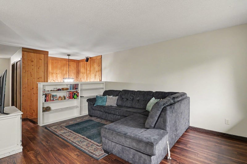 4490 Woodgate Point, Eagan, MN 55122