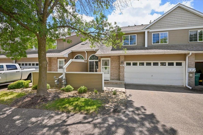 102 Primrose Ct, Vadnais Heights, MN 55127
