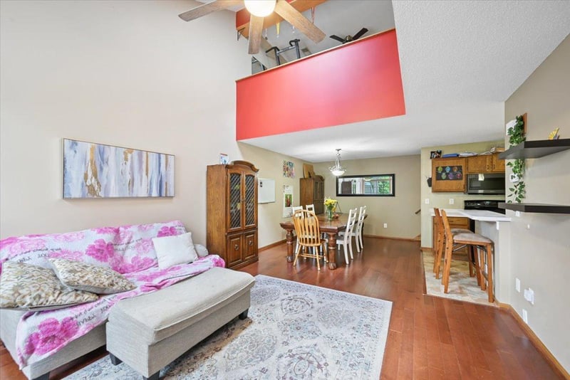 102 Primrose Ct, Vadnais Heights, MN 55127