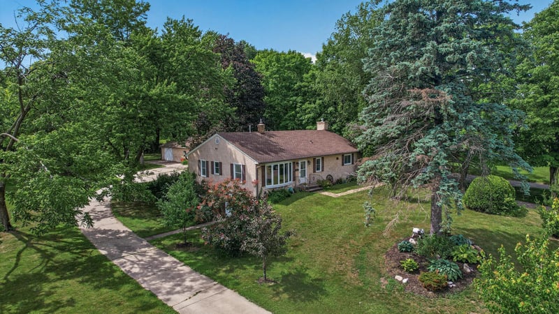 2559 Clarence St, Maplewood, MN 55109