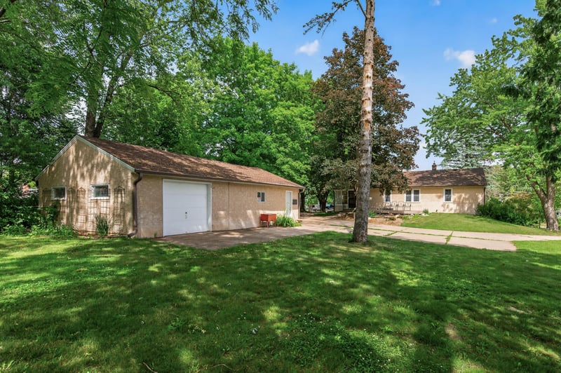 2559 Clarence St, Maplewood, MN 55109