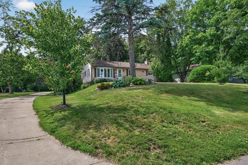 2559 Clarence St, Maplewood, MN 55109