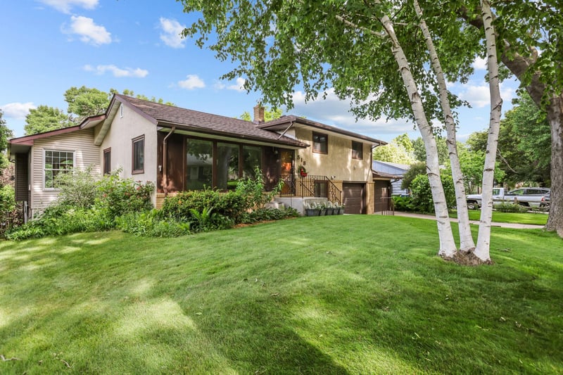 518 12th Ave NW, New Brighton, MN 55112