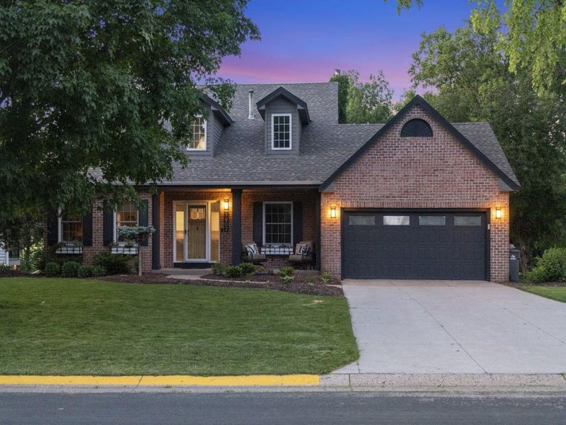 1602 Woodstone Dr, Victoria, MN 55386
