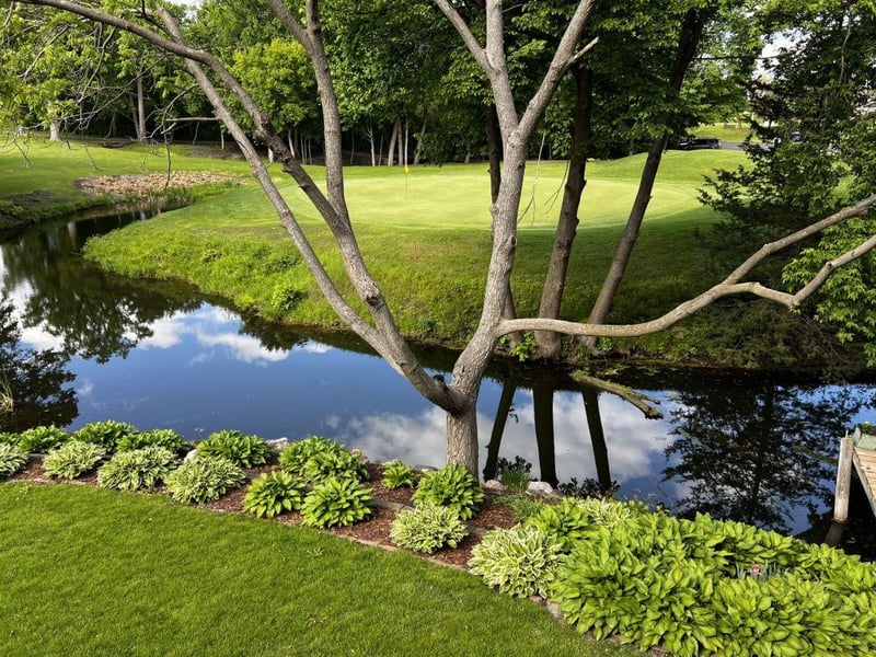 1602 Woodstone Dr, Victoria, MN 55386