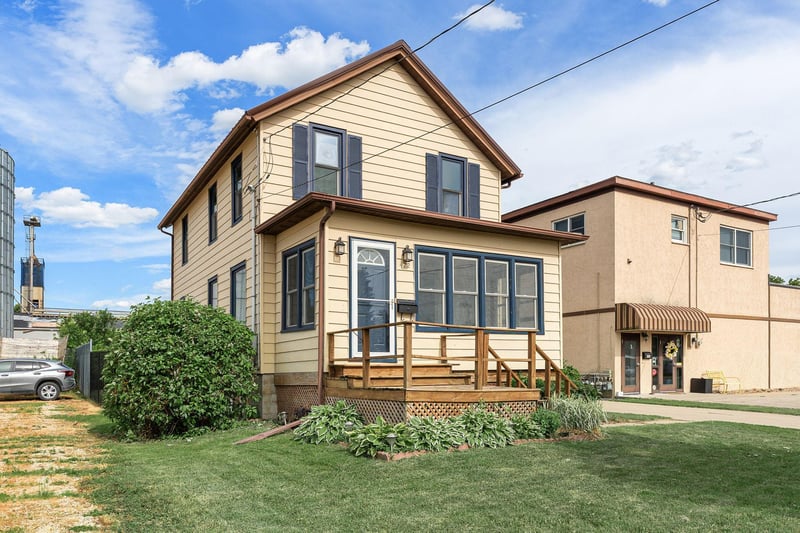 422 1st Ave SE, Stewartville, MN 55976