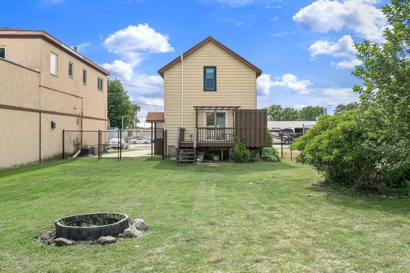 422 1st Ave SE, Stewartville, MN 55976