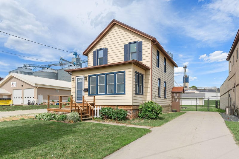 422 1st Ave SE, Stewartville, MN 55976