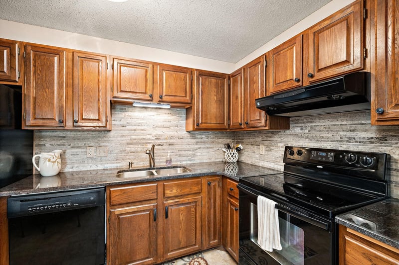 10451 Greenbrier Rd #318, Minnetonka, MN 55305