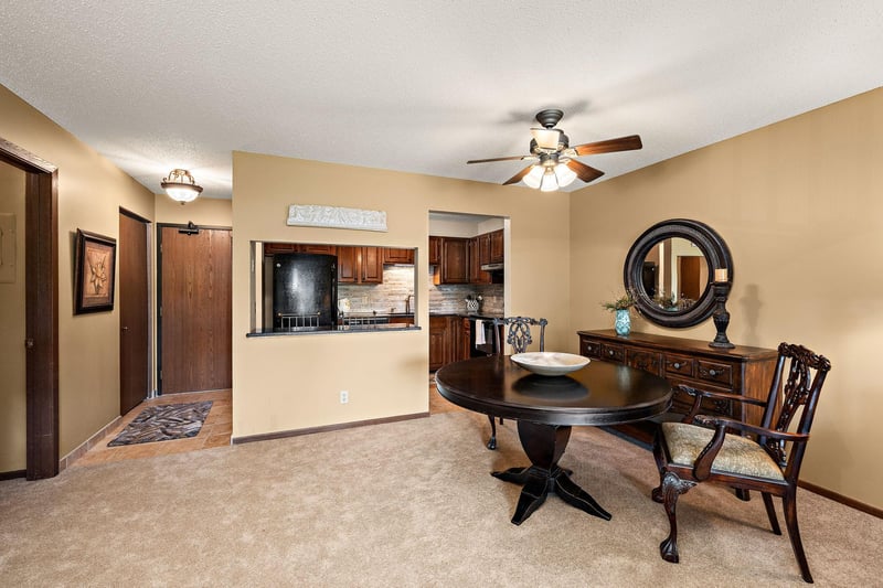 10451 Greenbrier Rd #318, Minnetonka, MN 55305
