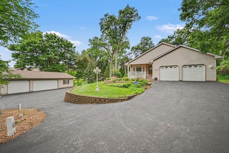 20966 Davenport St NE, Cedar, MN 55011