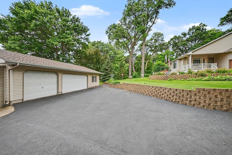 20966 Davenport St NE, Cedar, MN 55011