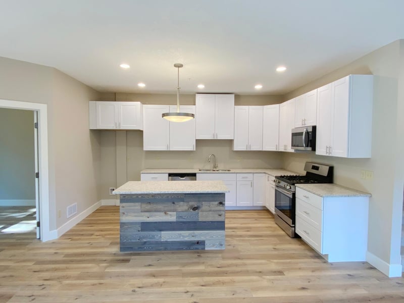 6060 Boulder Ridge Dr, Rockford, MN 55373