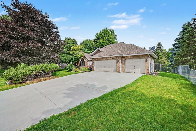 2522 Windsor Ln, Woodbury, MN 55125