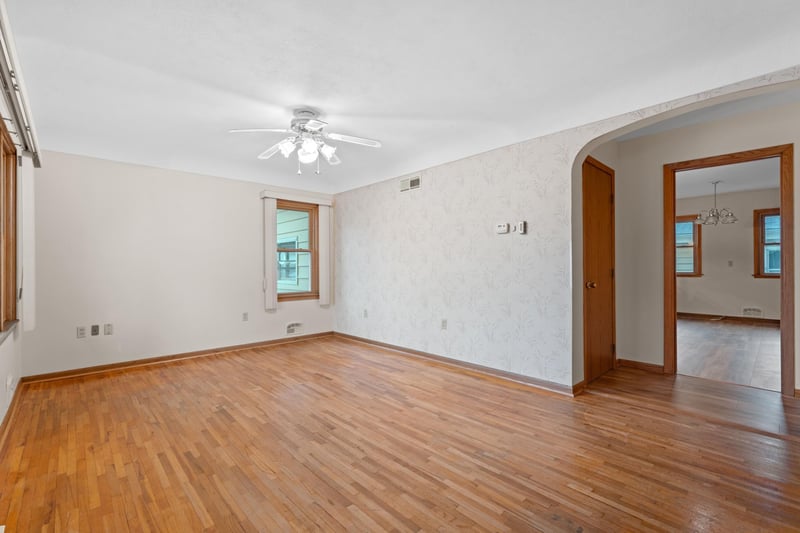 145 6th St NW, Plainview, MN 55964