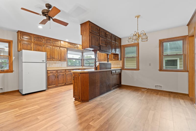 145 6th St NW, Plainview, MN 55964
