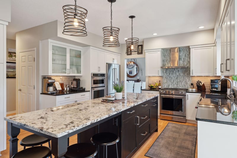 1317 Forest Park Ln, Burnsville, MN 55337