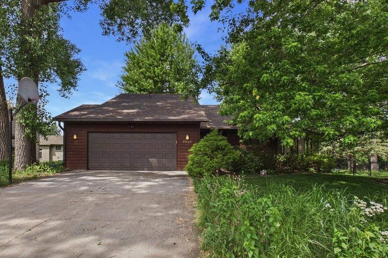 3025 Thunder Bay Rd, Little Canada, MN 55117