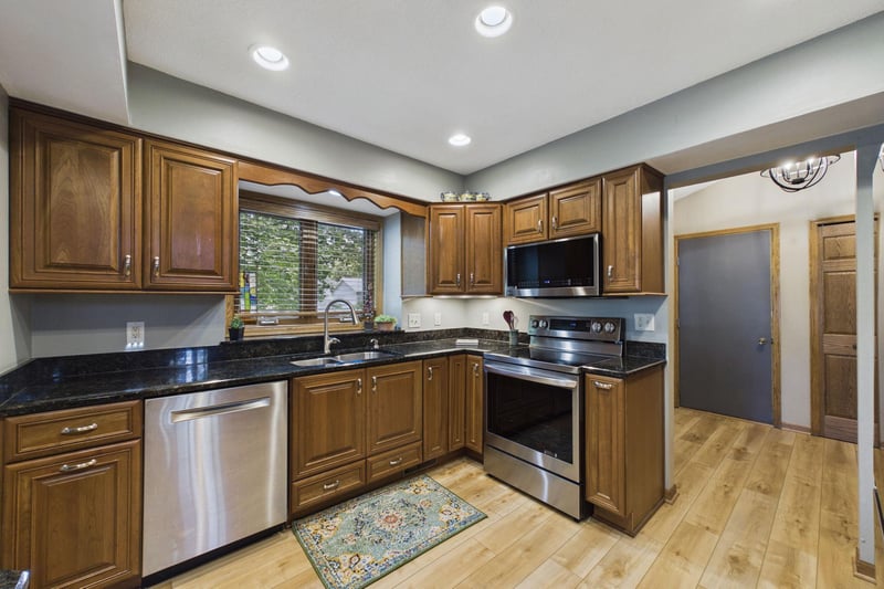 3025 Thunder Bay Rd, Little Canada, MN 55117