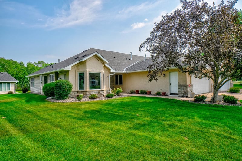 2611 Parkview Dr, White Bear Lake, MN 55110