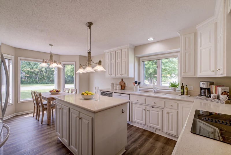 2611 Parkview Dr, White Bear Lake, MN 55110
