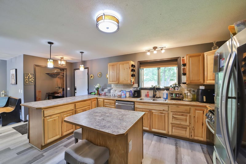 911 8th St NE, Little Falls, MN 56345