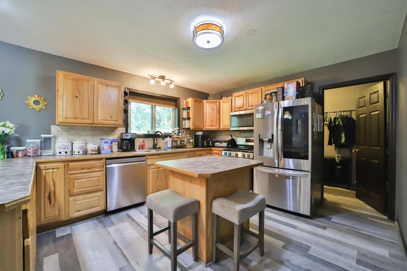 911 8th St NE, Little Falls, MN 56345