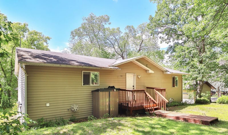 911 8th St NE, Little Falls, MN 56345