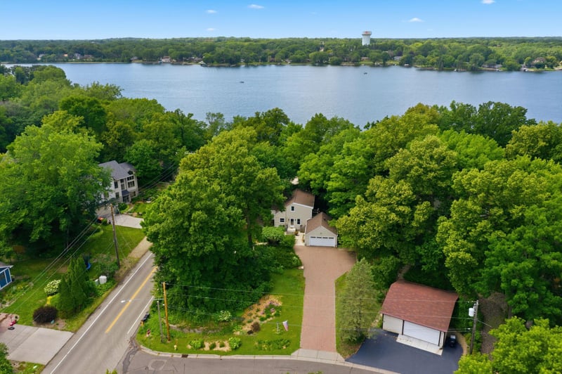 851 County Road C E, Maplewood, MN 55109