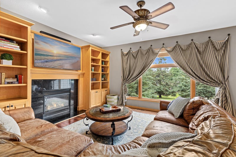 5606 Alexandra Dr, Minnetrista, MN 55364
