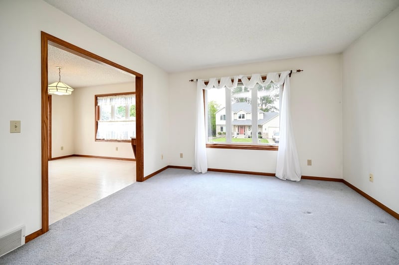 205 Benson Dr, Lewiston, MN 55952