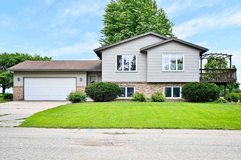 205 Benson Dr, Lewiston, MN 55952