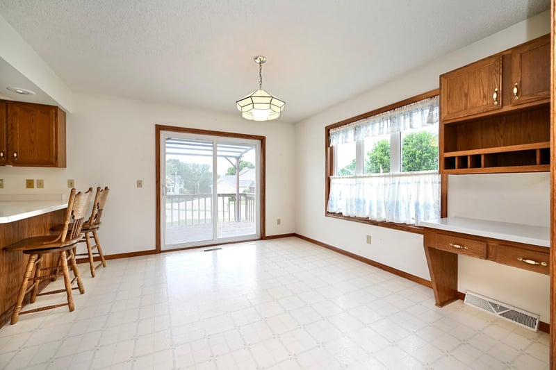 205 Benson Dr, Lewiston, MN 55952