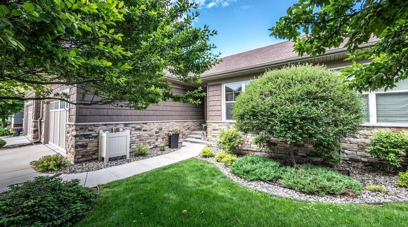 8619 Lake Riley Dr, Chanhassen, MN 55317