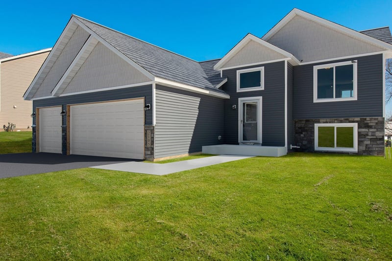 125 Maple Ln, Cannon Falls, MN 55009