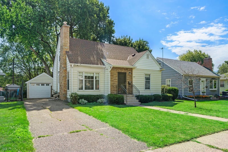 986 Galvin Ave, West Saint Paul, MN 55118