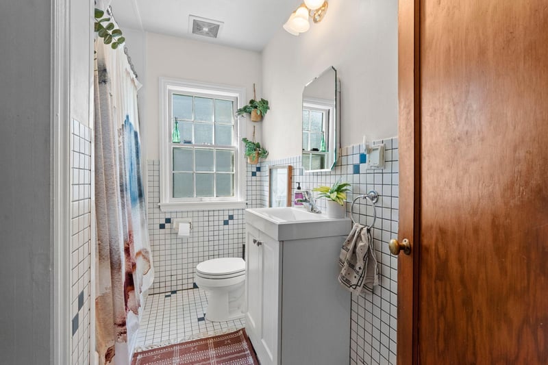 986 Galvin Ave, West Saint Paul, MN 55118