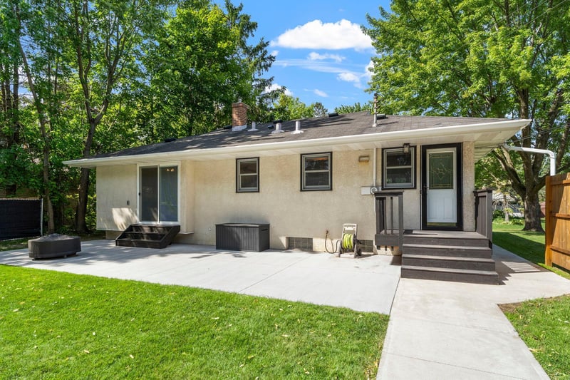 784 Mary St N, Maplewood, MN 55119