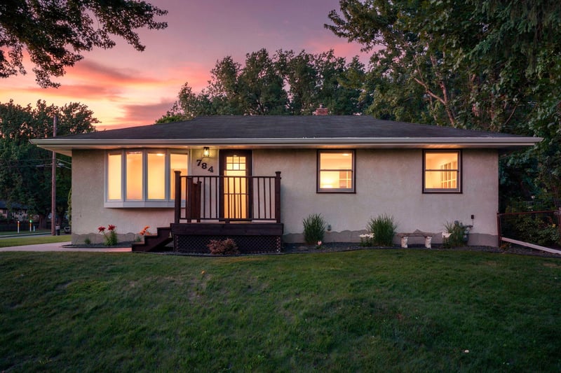 784 Mary St N, Maplewood, MN 55119