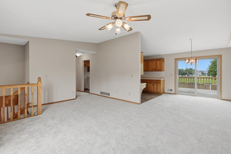 2073 Lydia Ave E, Maplewood, MN 55109