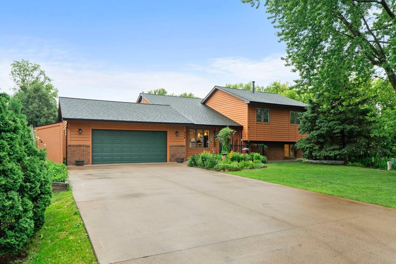 456 Vadnais Rd, Vadnais Heights, MN 55127