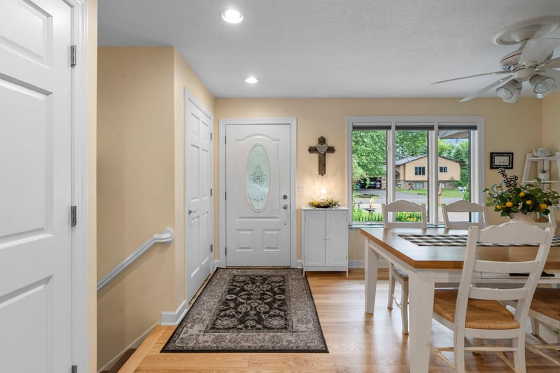 456 Vadnais Rd, Vadnais Heights, MN 55127