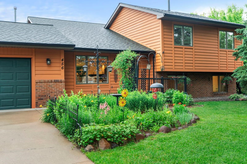 456 Vadnais Rd, Vadnais Heights, MN 55127