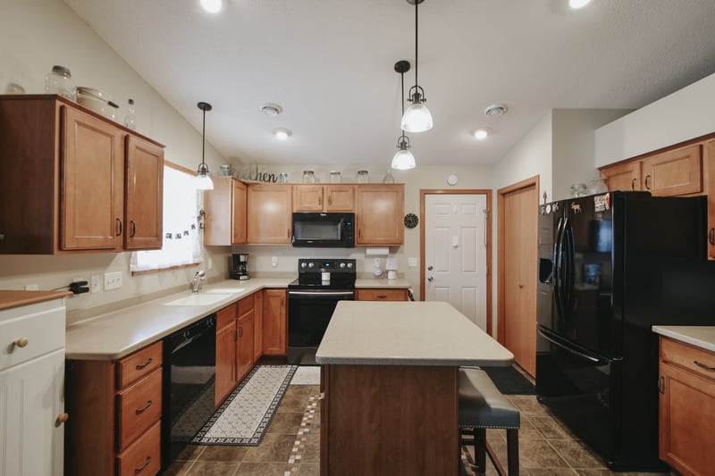 597 19th St, Zumbrota, MN 55992