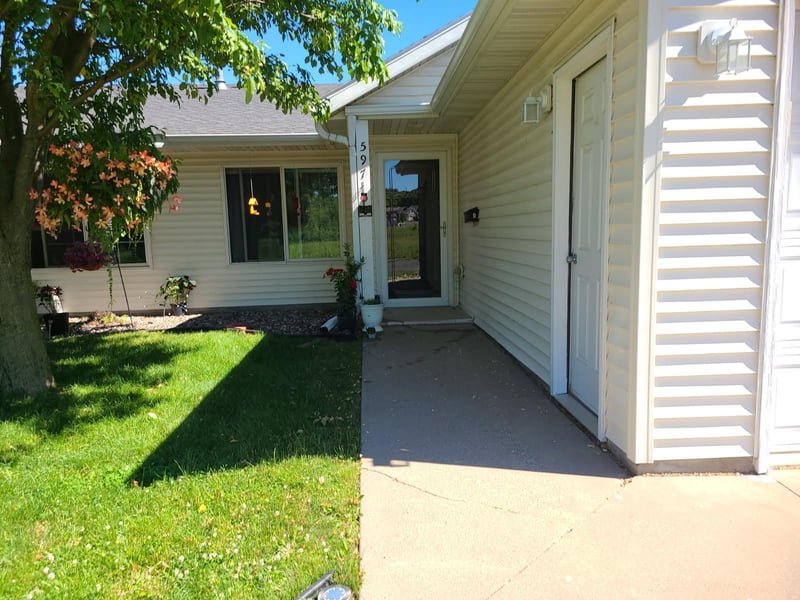 597 19th St, Zumbrota, MN 55992