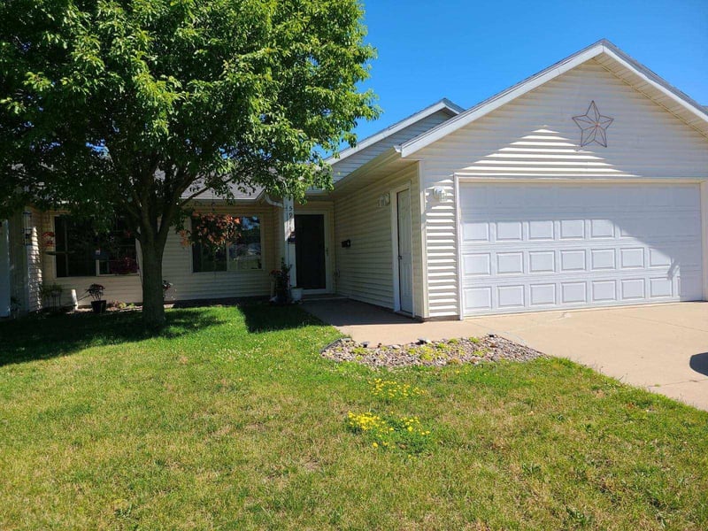597 19th St, Zumbrota, MN 55992